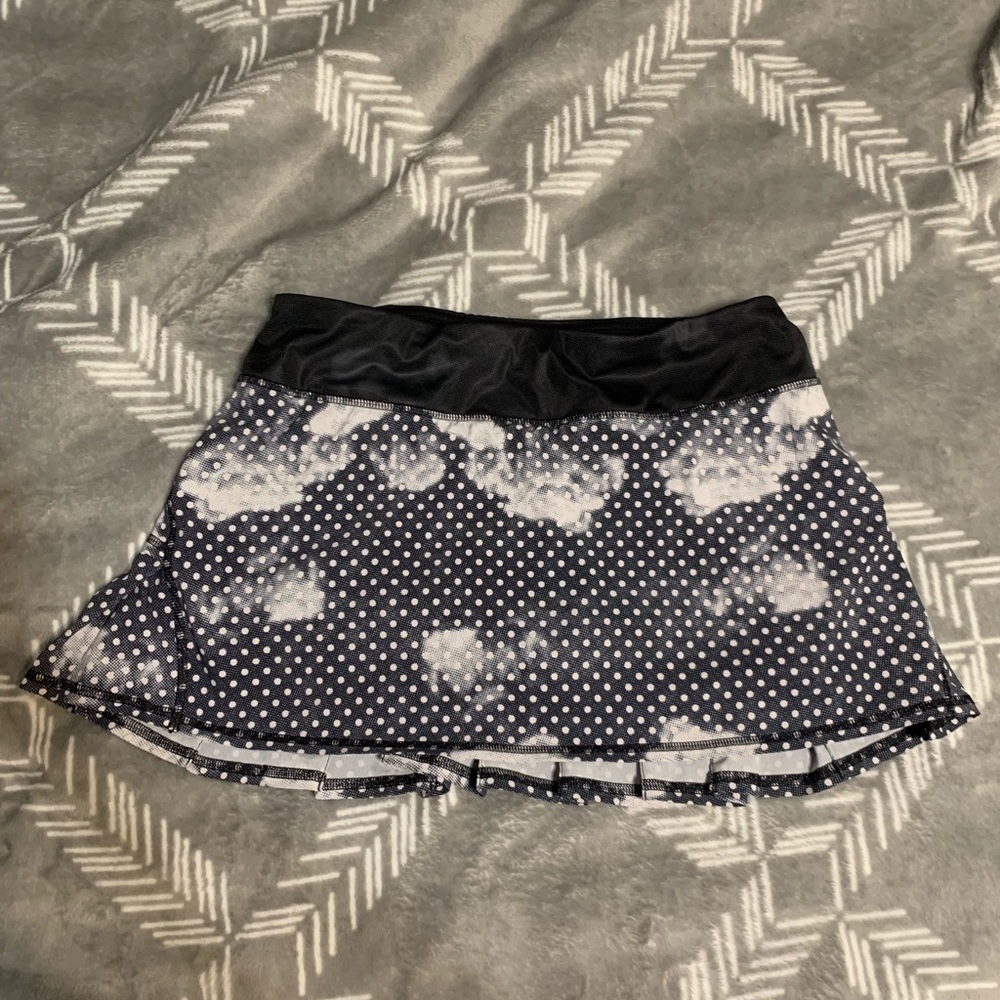 Lululemon black and white skirt